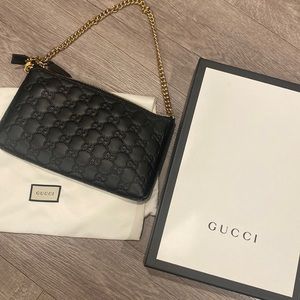 GUCCI GG Signature Mini Chain Bag